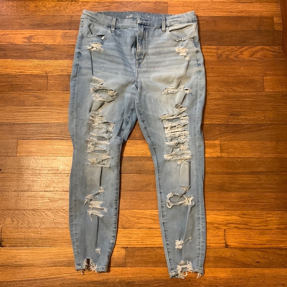 Distressed skinny jeans